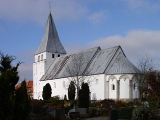 Her er et billede af Lintrup Kirke