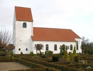 Her er et billede af Sankt Peders Kirke i Holsted